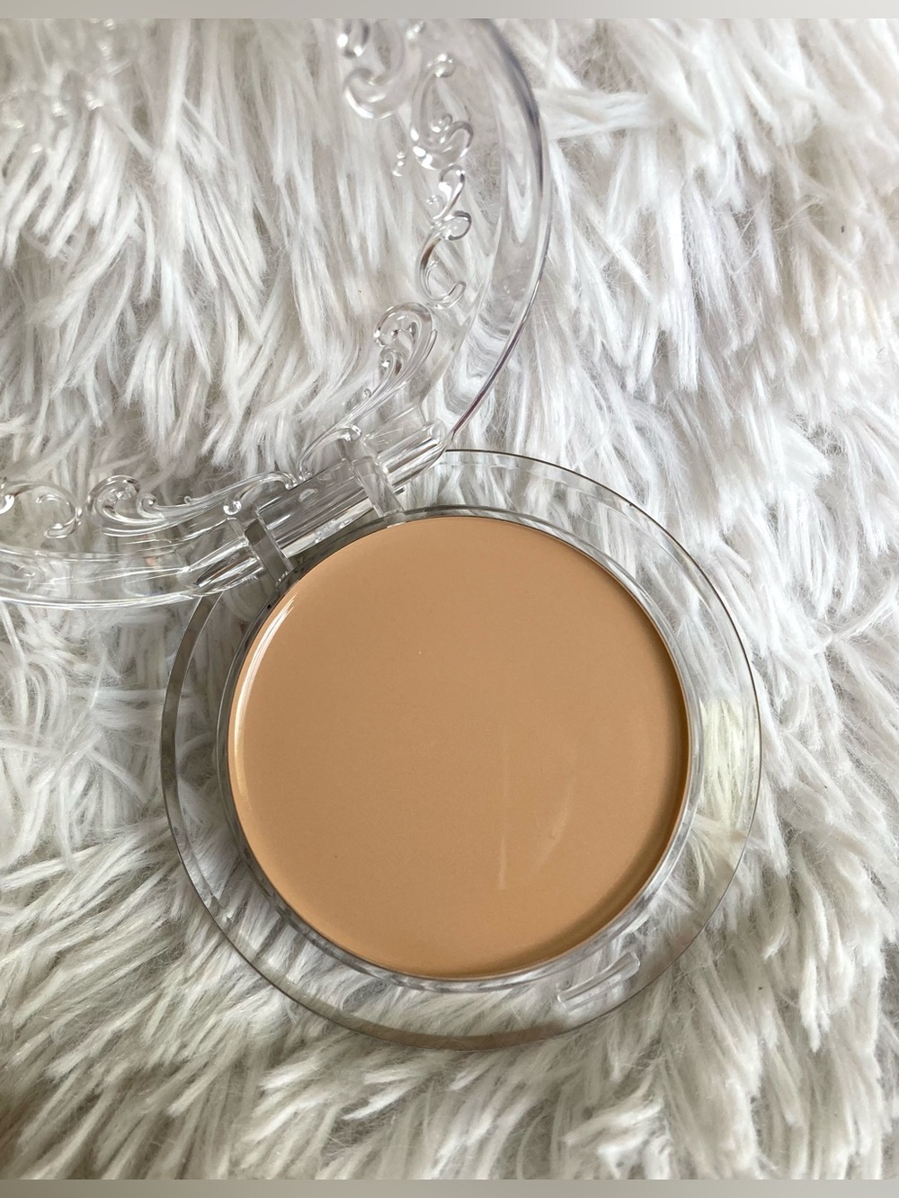 KVD - Foundation - Picture 3 of 9